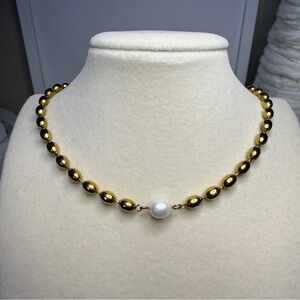 Elegant Gold and Fresh Water Pearl Beaded Necklace